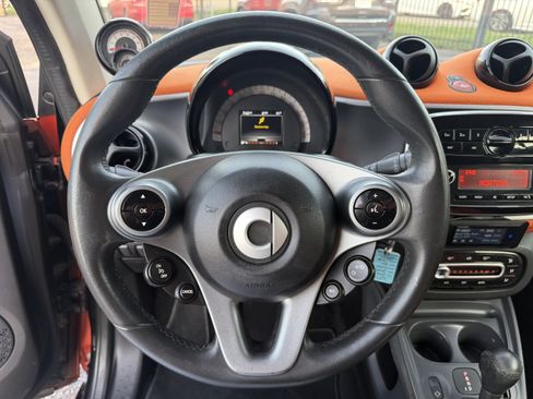 Used 2016 smart fortwo passion RWD image 27