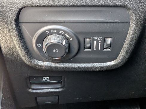 Certified 2022 Jeep Grand Cherokee L Limited image 18