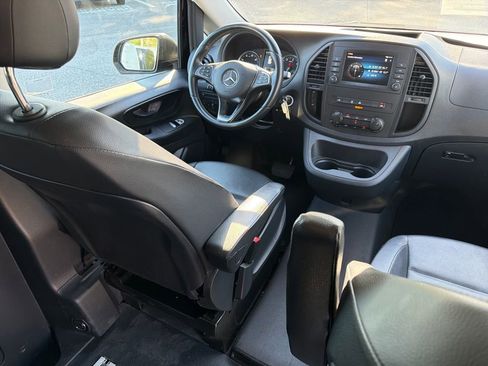 Used 2023 Mercedes-Benz Metris Passenger image 34