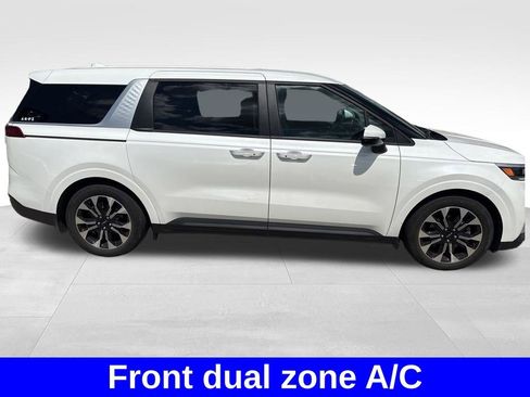 Used 2023 Kia Carnival EX FWD image 9