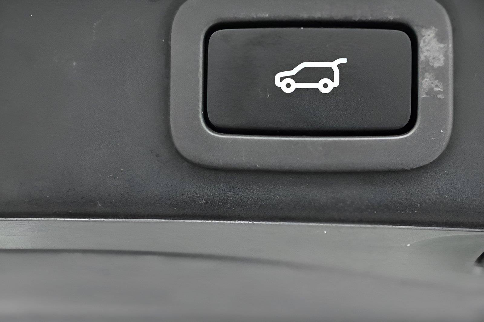 Used 2018 Jaguar F-PACE R-Sport AWD/4WD image 17