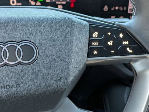 Used 2025 Audi Q5 2.0T Premium w/ Convenience Package image 11