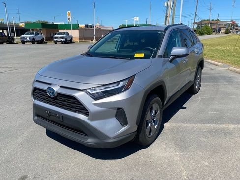 Used 2022 Toyota RAV4 XLE image 3