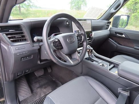 Used 2024 Lexus GX 550 w/ Cold Area Package AWD/4WD image 26