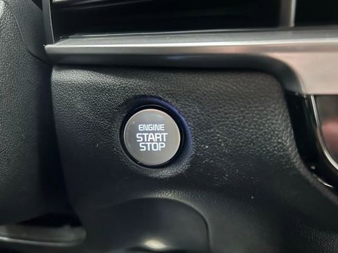 Used 2024 Kia Sorento S image 27