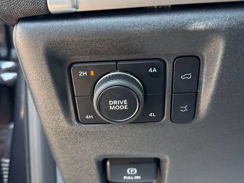 Used 2025 Ford Expedition Active AWD/4WD image 19
