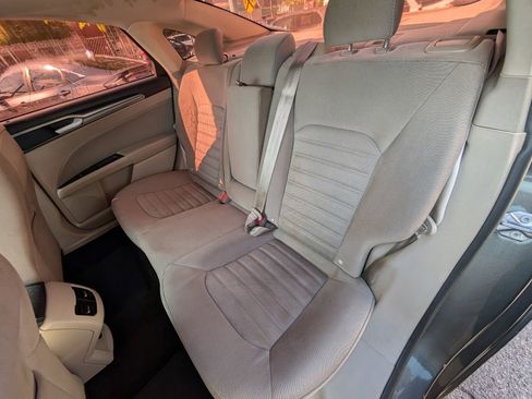 Used 2018 Ford Fusion SE image 18