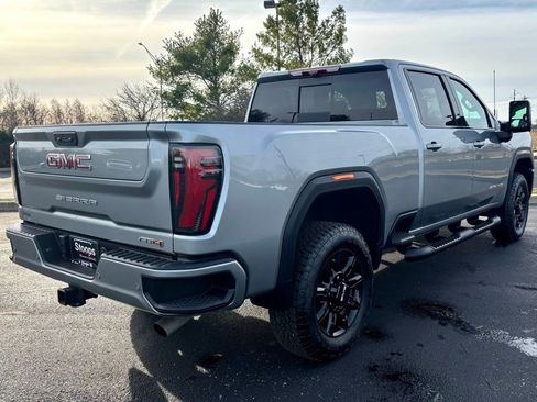 Used 2025 GMC Sierra 2500 AT4 w/ Technology Package image 8