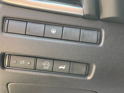 Used 2025 Nissan Rogue SV AWD/4WD image 11