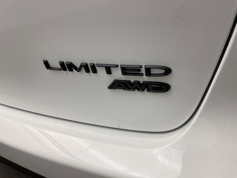 New 2026 Chrysler Pacifica Limited w/ S Appearance Package image 4