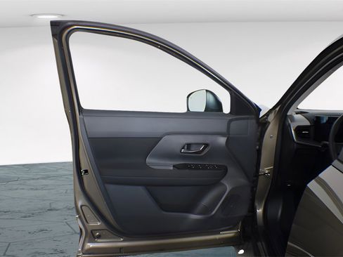 Used 2025 Nissan Kicks S image 13