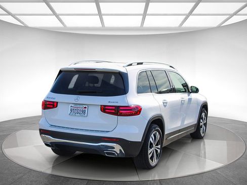 Used 2025 Mercedes-Benz GLB 250 4MATIC image 4