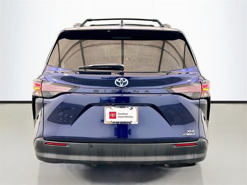 Used 2024 Toyota Sienna XLE image 5