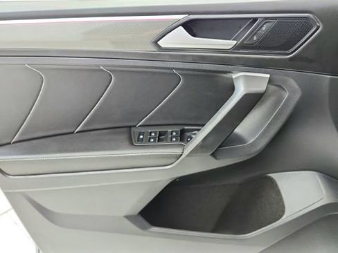 Used 2023 Volkswagen Tiguan SE R-Line image 38