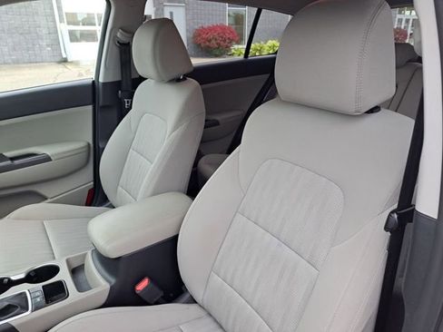 Used 2022 Kia Sportage LX image 5