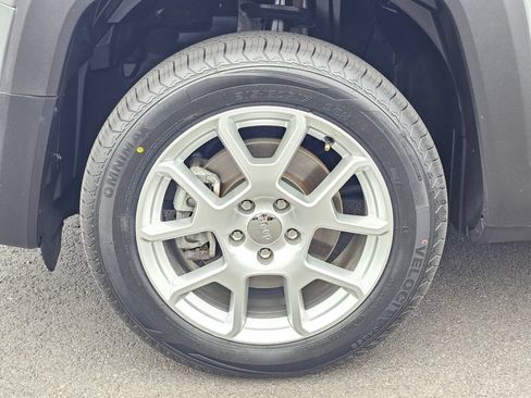 Used 2021 Jeep Renegade Latitude w/ Convenience Group AWD/4WD image 8