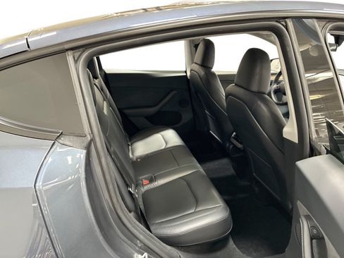 Certified 2023 Tesla Model Y AWD image 11