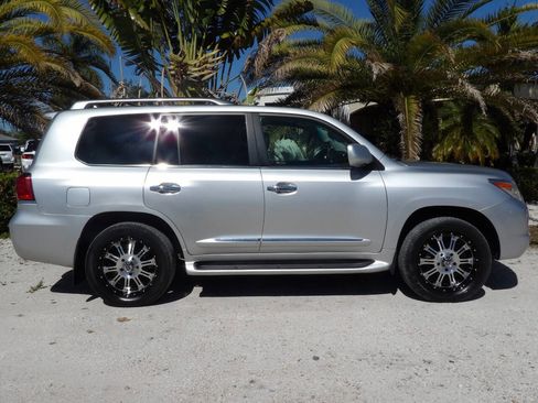 Used 2011 Lexus LX 570 Base AWD 4dr SUV image 9