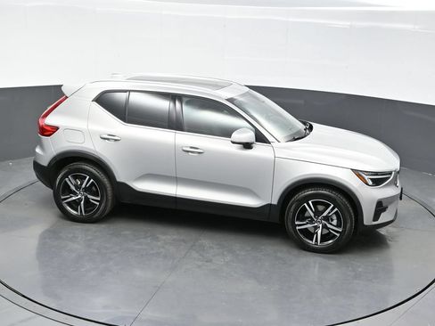 Used 2025 Volvo XC40 B5 Core AWD/4WD image 37