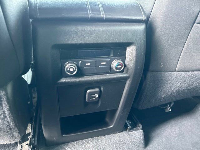 Used 2023 Chevrolet Traverse LT FWD image 41