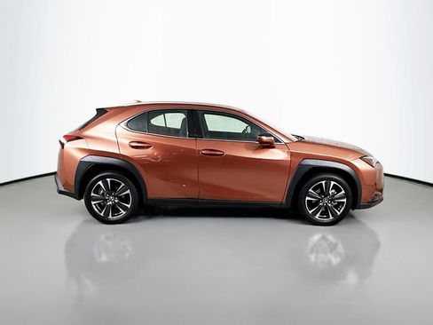 Certified 2025 Lexus UX 300h FWD w/ Accessory Package (Z2) image 4