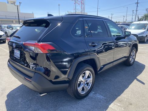 Used 2023 Toyota RAV4 LE AWD/4WD image 8