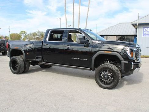 Used 2025 GMC Sierra 3500 Denali w/ Denali Reserve Package image 14