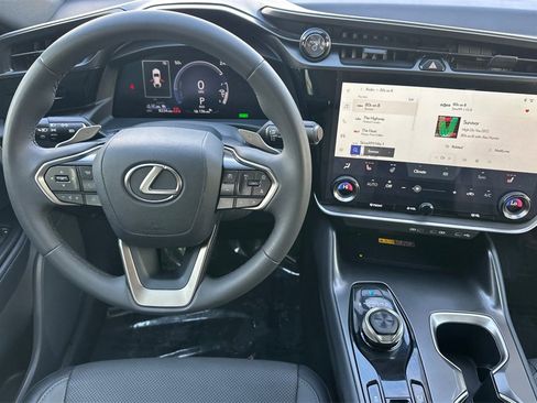 Used 2025 Lexus RZ 300e image 17