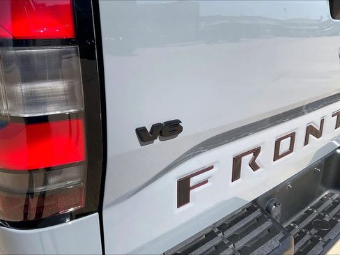 Used 2023 Nissan Frontier PRO-4X w/ Pro Convenience Package AWD/4WD image 11