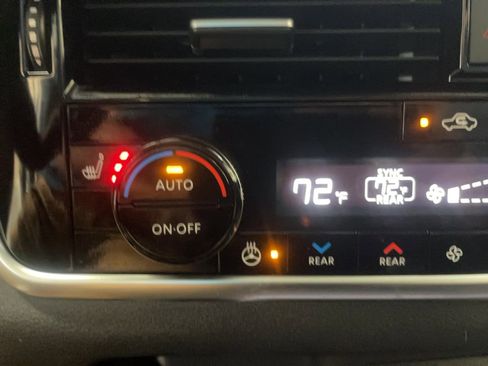 Used 2022 Nissan Rogue Platinum w/ Head-Up Display Package image 12