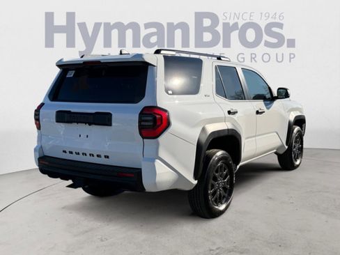 Used 2025 Toyota 4Runner SR5 image 3