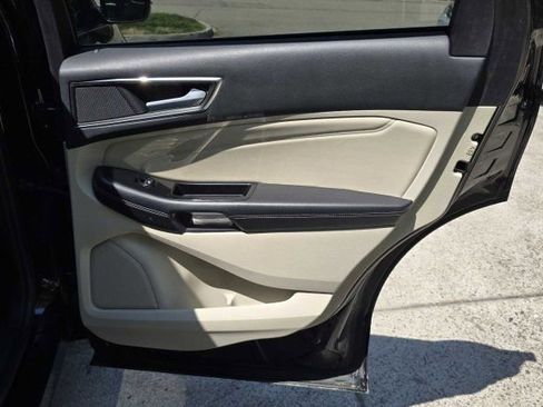 Used 2017 Ford Edge Titanium FWD image 33