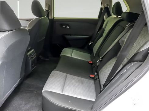 Used 2023 Nissan Rogue SV image 7