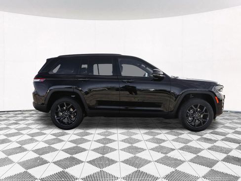 New 2025 Jeep Grand Cherokee Limited image 12