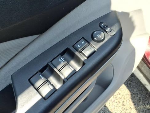 Used 2014 Honda CR-V LX image 17