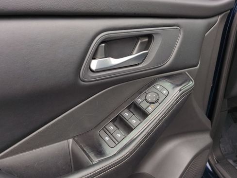 Used 2025 Nissan Rogue SV FWD image 25