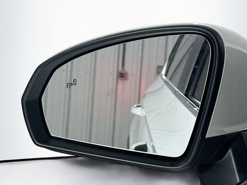 Used 2023 Volkswagen Taos SE FWD image 16
