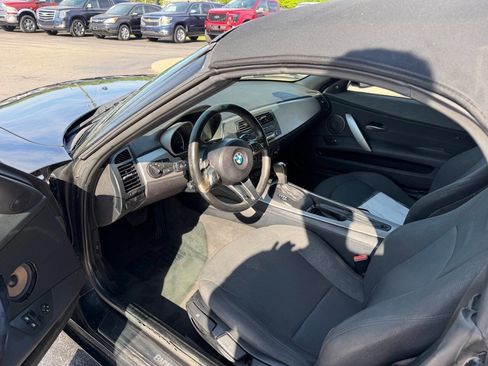 Used 2006 BMW Z4 3.0i image 8