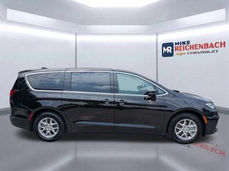 Used 2024 Chrysler Pacifica Touring-L FWD video 3