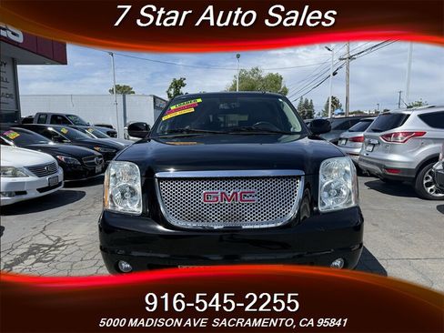 Used 2014 GMC Yukon XL Denali image 2