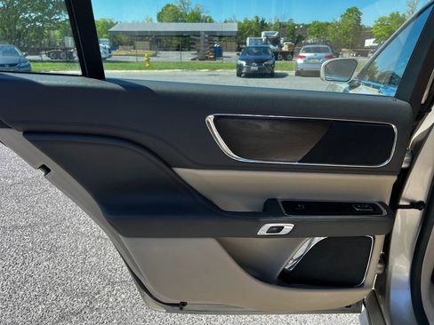 Used 2017 Lincoln Continental Reserve w/ Technology Package FWD image 21