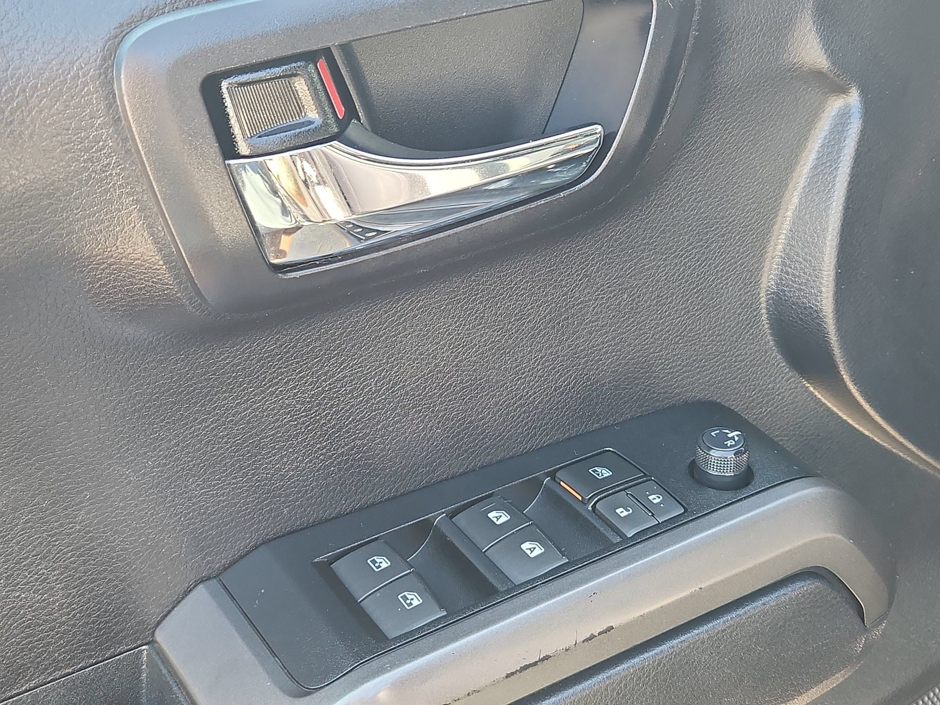 Used 2020 Toyota Tacoma TRD Off-Road w/ Technology Package AWD/4WD image 15