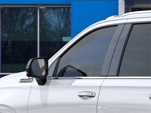 New 2025 Chevrolet Suburban High Country image 12