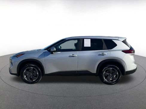 Used 2025 Nissan Rogue SV image 9