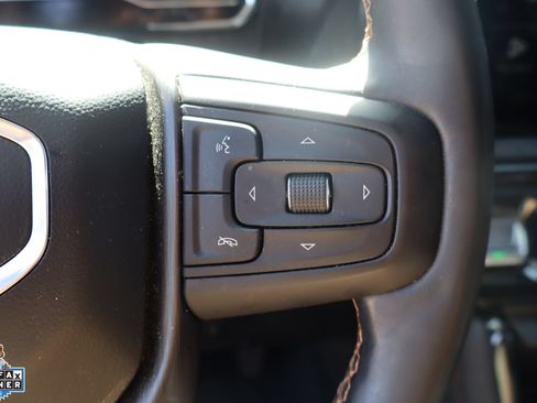 Used 2025 GMC Sierra 2500 AT4 w/ AT4 Premium Plus Package AWD/4WD image 17