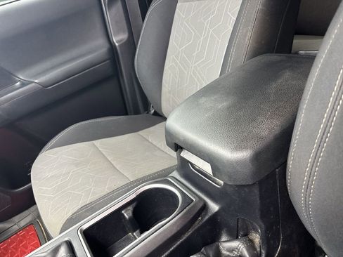 Used 2020 Toyota Tacoma TRD Sport AWD/4WD image 22