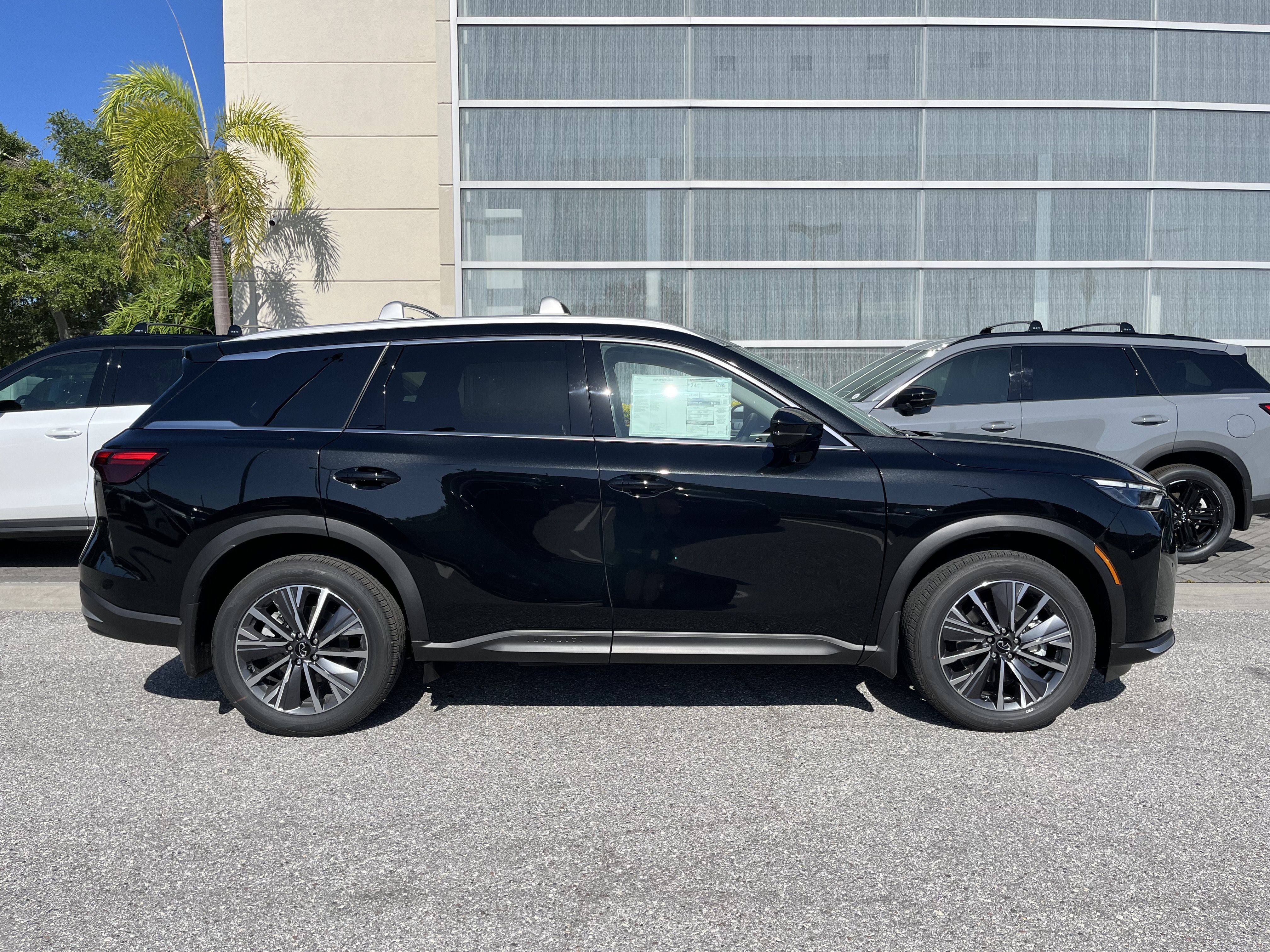 New 2027 INFINITI QX60 Luxe w/ Cargo Package FWD image 7