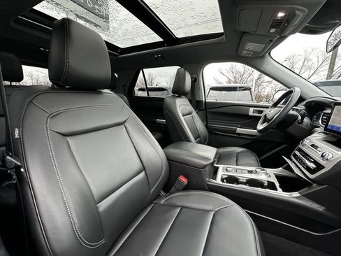 Certified 2022 Ford Explorer XLT w/ Equipment Group 202A image 35
