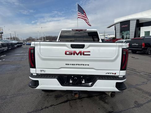 Used 2024 GMC Sierra 2500 AT4 w/ AT4 Preferred Package AWD/4WD image 4