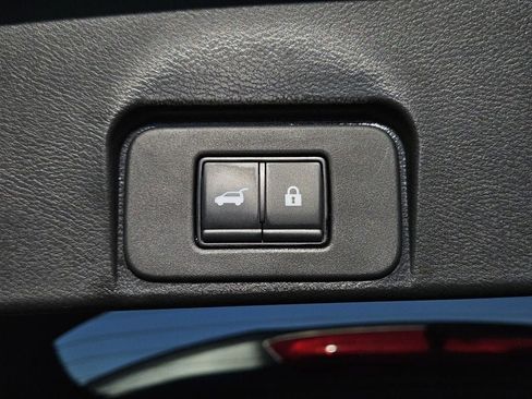 Used 2023 Nissan Rogue SL w/ SL Premium Package image 11